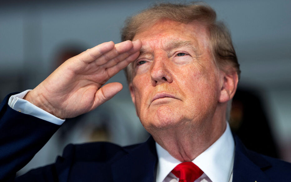 Donald Trump saluting